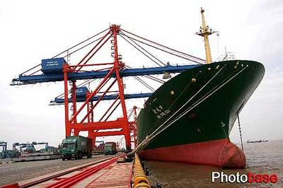 上海萬噸海船擱淺福建泉州灣，貿(mào)易運(yùn)輸面臨嚴(yán)峻挑戰(zhàn)